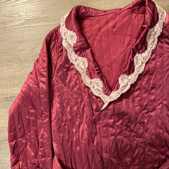 Vintage Robe - Picture 2 of 4